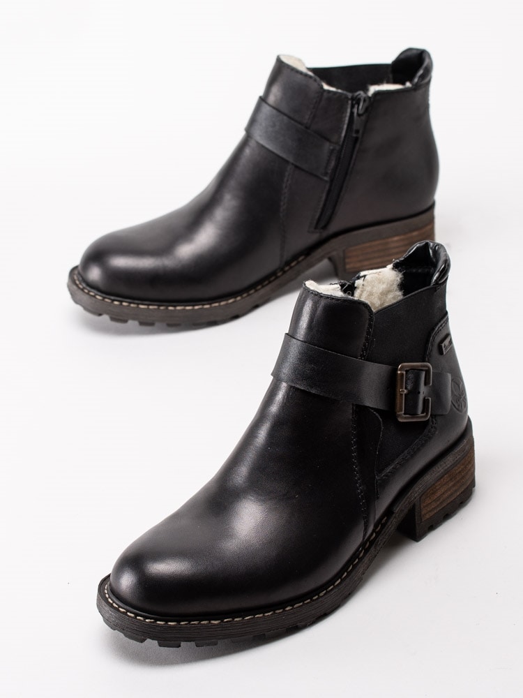 Rieker Y0460 00 Svart – Svarta ullfodrade boots i skinn Rieker Black – Svarta fodrade boots i skinn Damskor