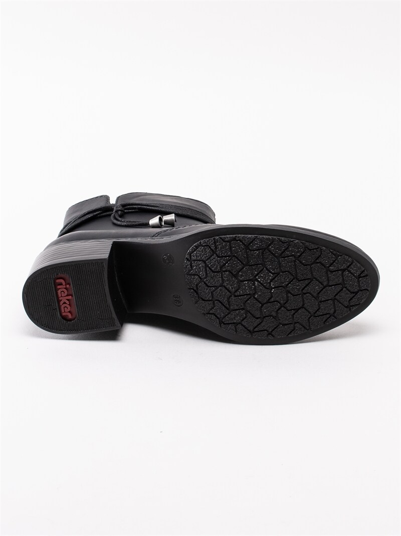 Rieker 77658 00 Black Svarta boots med snöre runt vrist Rieker 77658 00 Black Svarta boots med snöre runt vrist