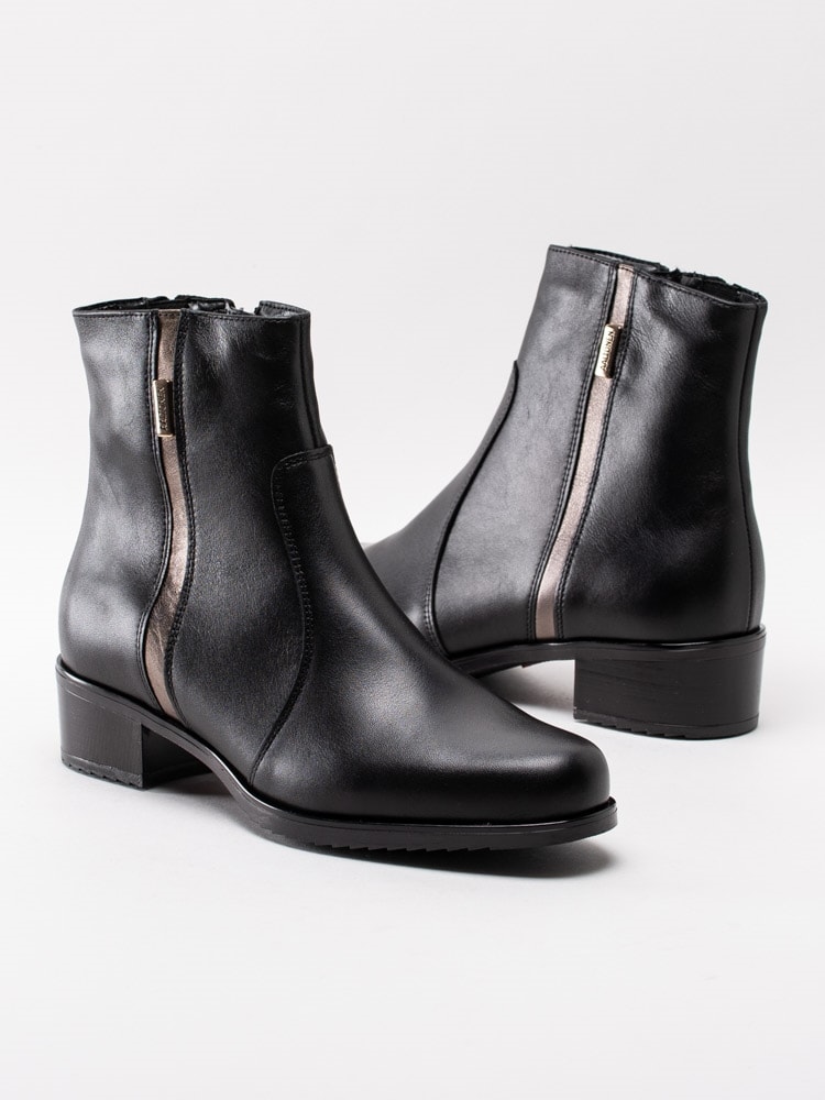 Aaltonen 31466 14 101 309 Black Svarta boots med bronsdetalj Damskor | Skoman.se Aaltonen 31466 14 101 309 Black Svarta boots med bronsdetalj Damskor | Skoman.se