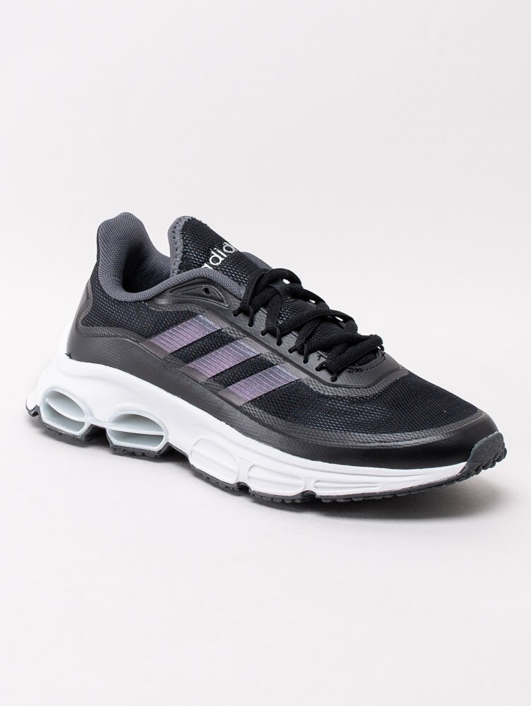 Adidas Quadcube Core Black – Svarta sneakers med grå stripes och vit sula Damskor | Skoman.se Adidas Quadcube Core Black – Svarta sneakers med grå stripes och vit sula Damskor | Skoman.se
