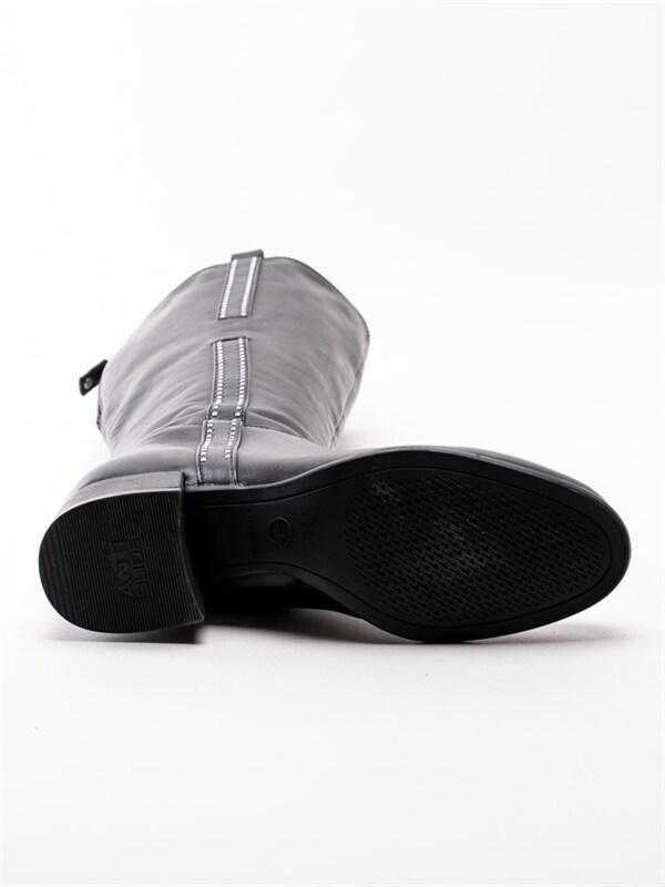 Tamaris 1 25575 33 001 Black Svarta stövlar med nitar Tamaris 1 25575 33 001 Black Svarta stövlar med nitar