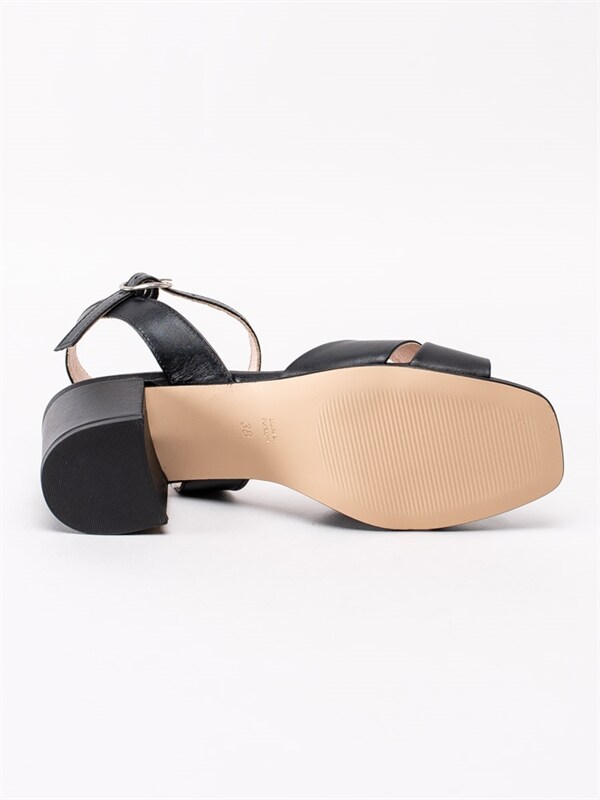 Apple of Eden Alice Svarta sandaletter med fyrkantig tå i skinn Apple of Eden Alice Svarta sandaletter med fyrkantig tå i skinn