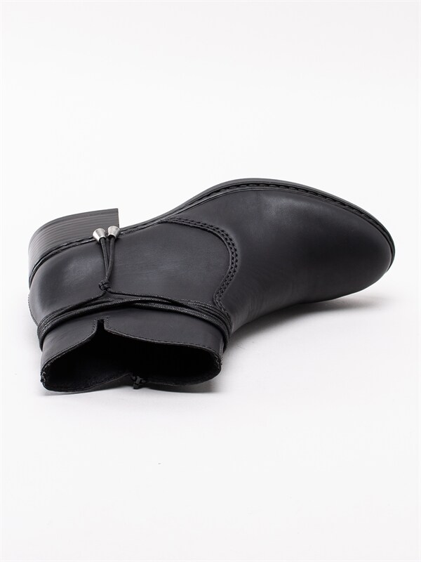 Rieker 77658 00 Black Svarta boots med snöre runt vrist Rieker 77658 00 Black Svarta boots med snöre runt vrist