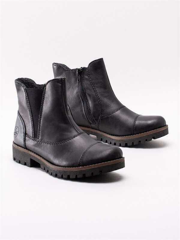 Rieker 78574 00 Black Svarta grova boots med V resår Rieker Black – Svarta fodrade boots i skinn Damskor