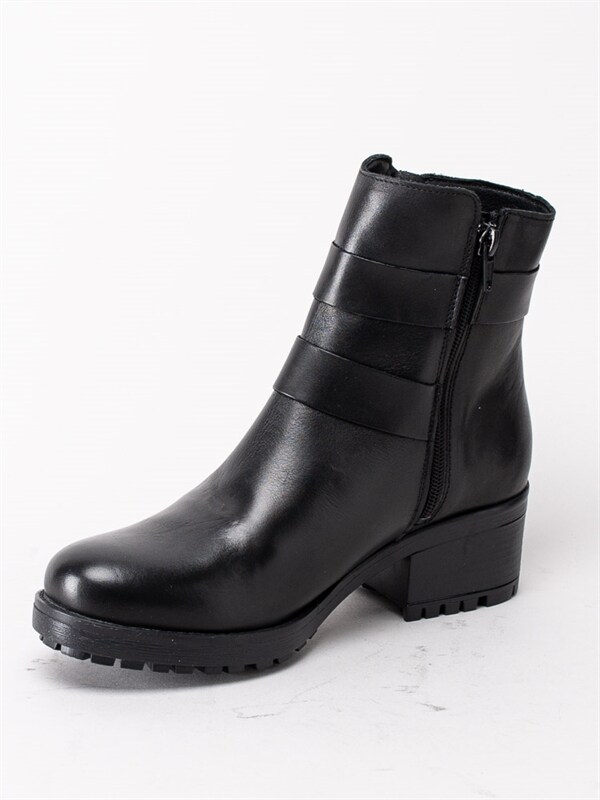 Emma Svarta boots med bred klack Emma Svarta boots med bred klack