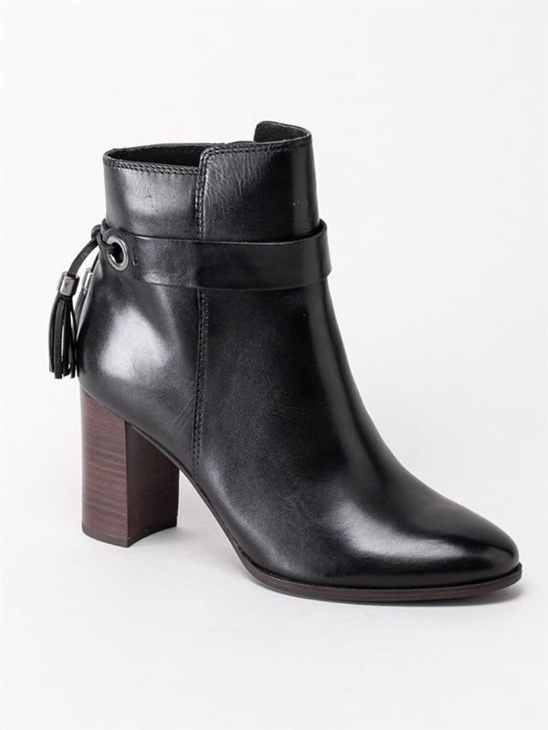 Tamaris 1 25359 25 003 Black – Svarta korta stövlar i skinn Tamaris 1 25359 25 003 Black – Svarta korta stövlar i skinn