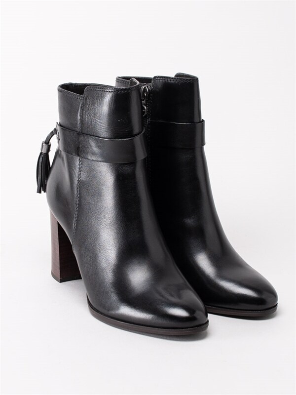 Tamaris 1 25359 25 003 Black – Svarta korta stövlar i skinn Tamaris 1 25359 25 003 Black – Svarta korta stövlar i skinn