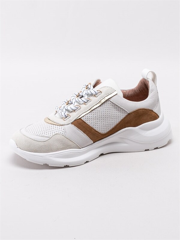 Dasia June Multi White Vita chunky sneakers med gulddetalj Dasia June Multi White Vita chunky sneakers med gulddetalj