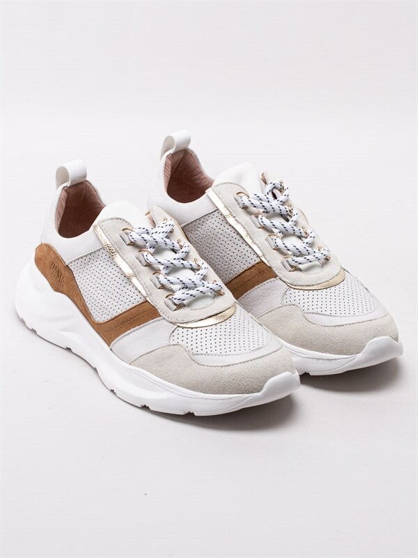 Dasia June Multi White Vita chunky sneakers med gulddetalj Dasia June Multi White Vita chunky sneakers med gulddetalj