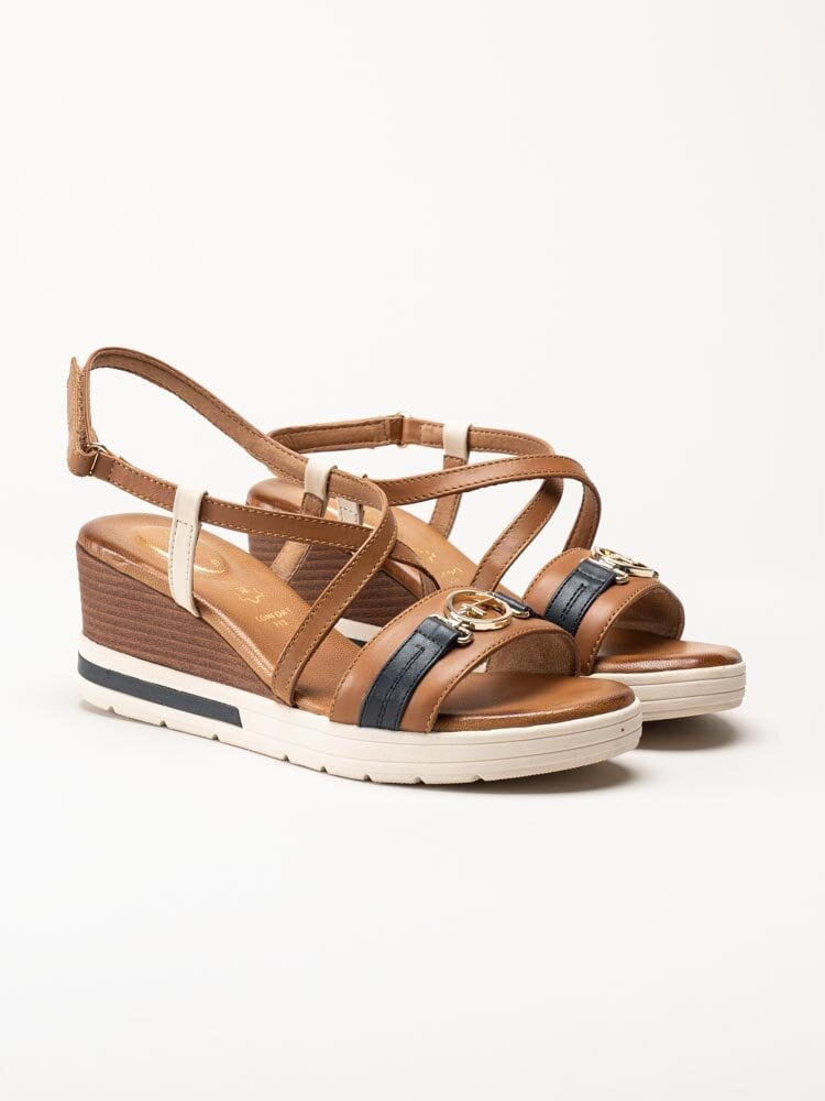 Tamaris Comfort - Bruna kilklackade sandaletter i skinn