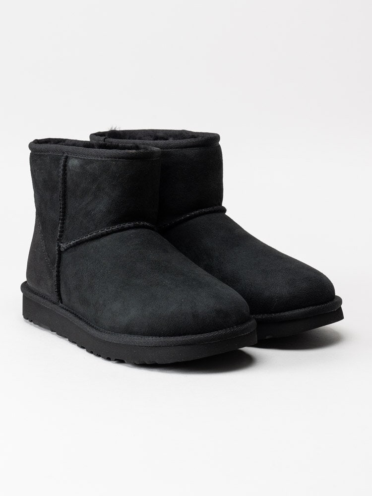 UGG - W Classic Mini II - Svarta fårskinnsfodrade vinterboots i mocka