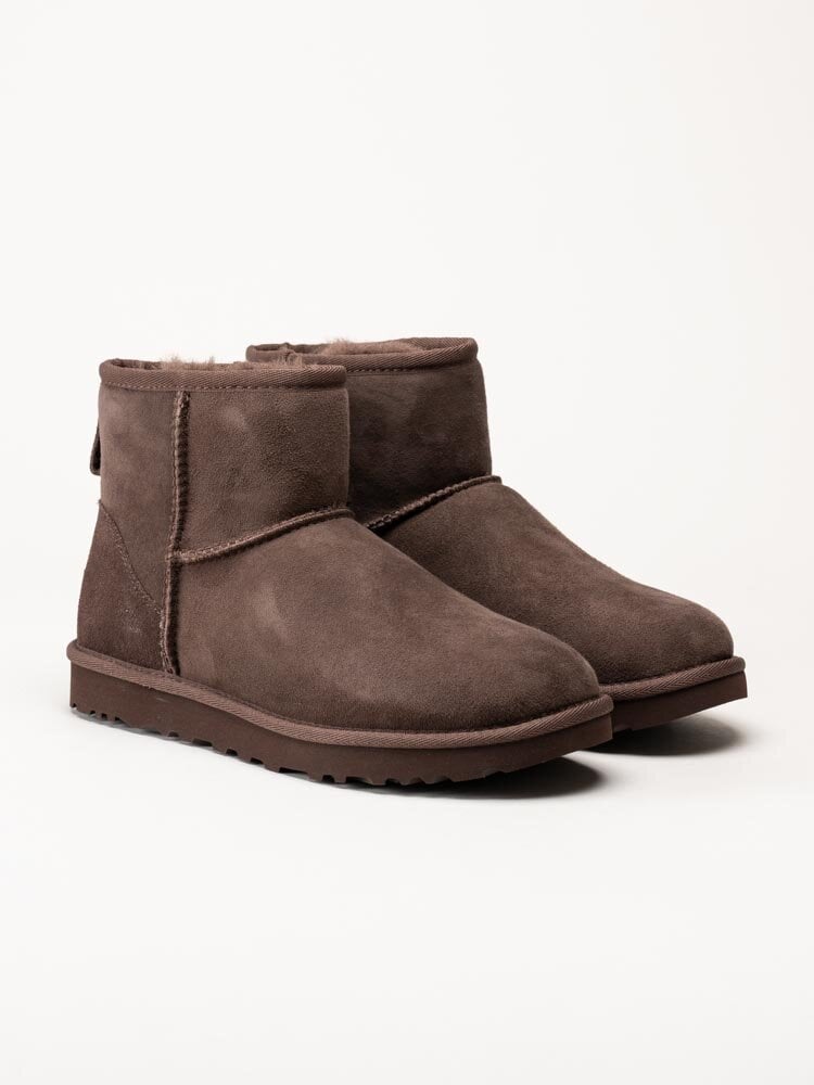 UGG - W Classic Mini II - Bruna fårskinnsfodrade vinterboots i mocka