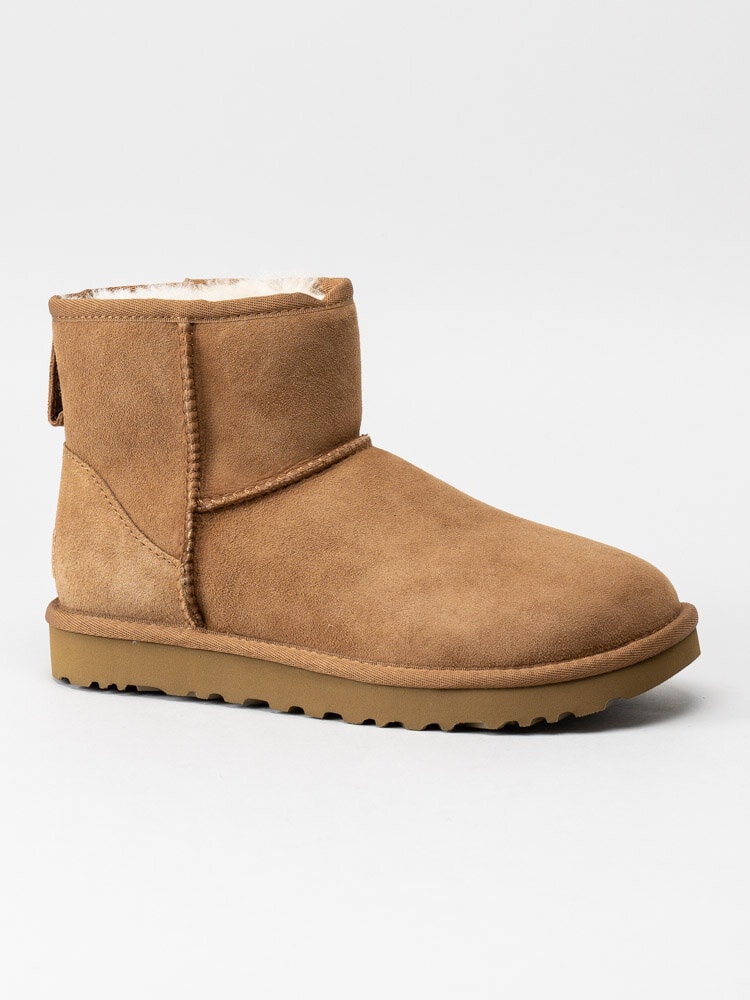 UGG - W Classic Mini II - Ljusbruna fårskinnsfodrade vinterboots i mocka