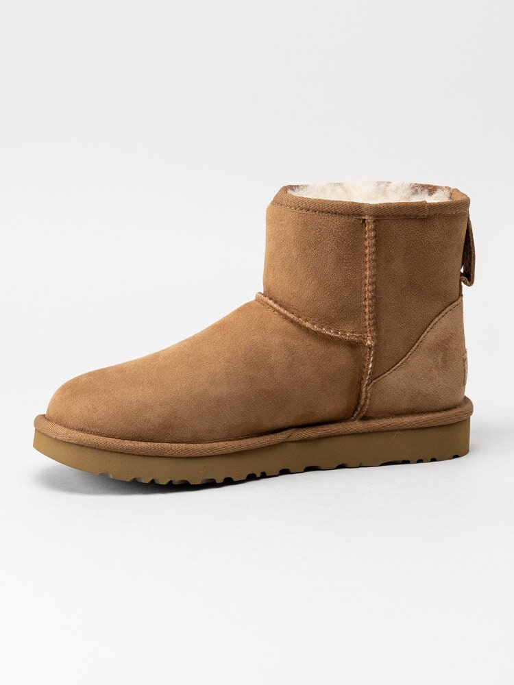 UGG - W Classic Mini II - Ljusbruna fårskinnsfodrade vinterboots i mocka