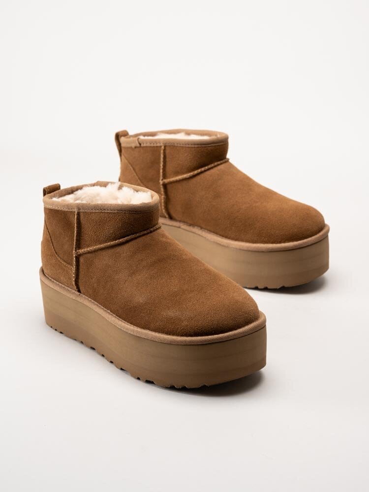 UGG - Classic Ultra Mini Platform - Ljusbruna låga platåboots i mocka