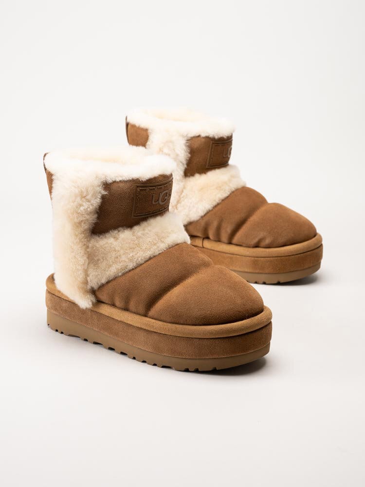 UGG - W Classic Chillapeak - Ljusbruna fodrade platåboots i mocka