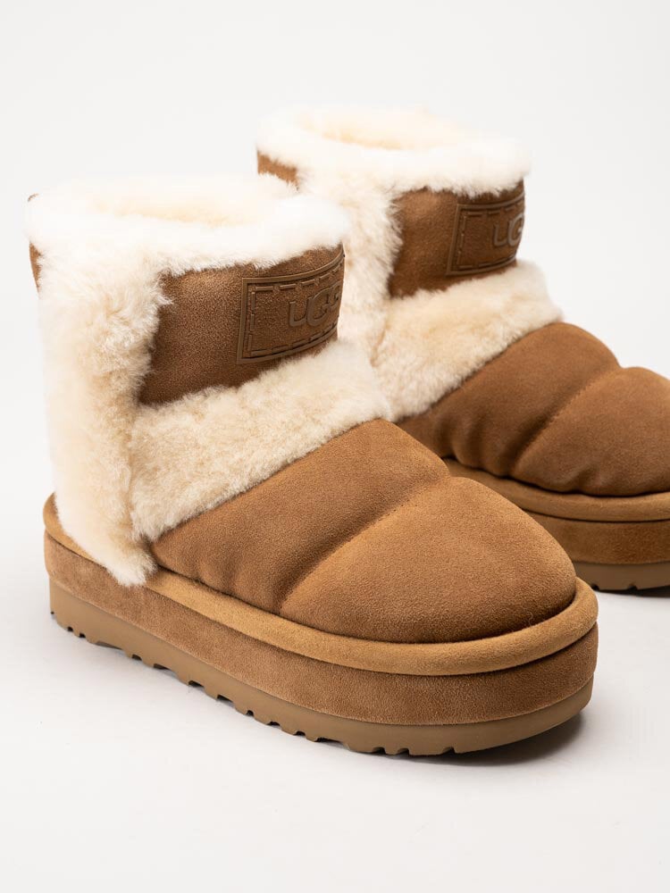 UGG - W Classic Chillapeak - Ljusbruna fodrade platåboots i mocka