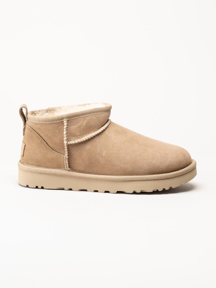 UGG - W Classic Ultra Mini - Beige ullfodrade vinterboots i mocka