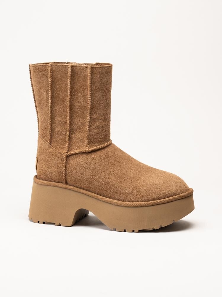 UGG - W Classic Twin Seam New Hights - Ljusbruna platåboots i mocka