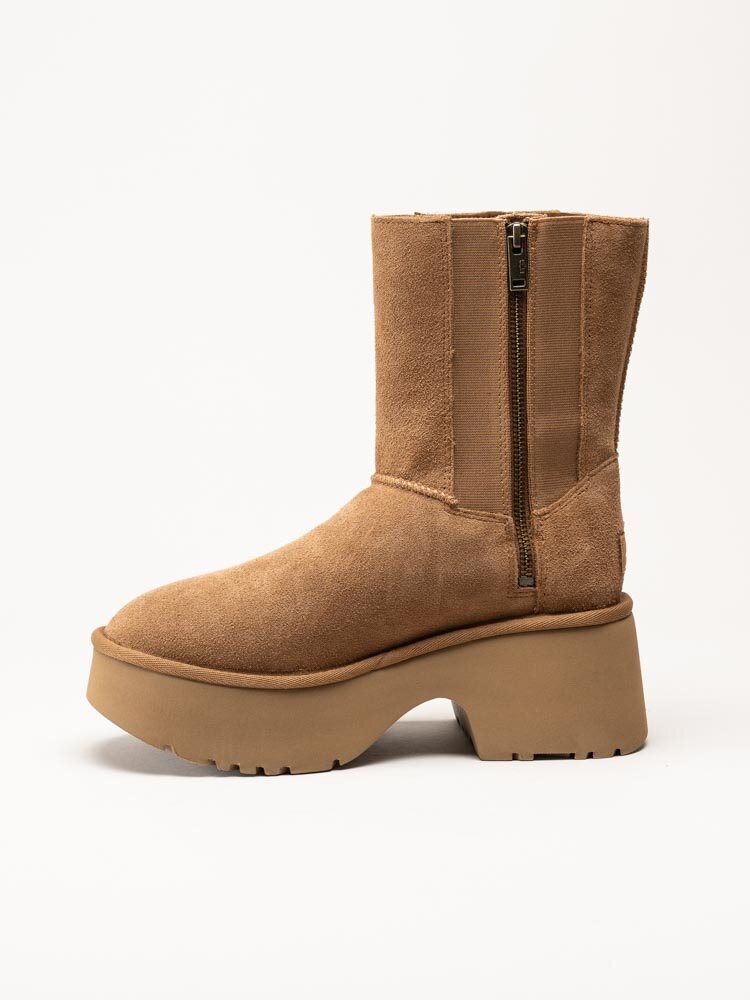 UGG - W Classic Twin Seam New Hights - Ljusbruna platåboots i mocka