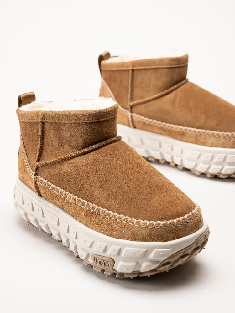 UGG - W Venture Daze Ultra Mini - Ljusbruna fodrade boots i mocka