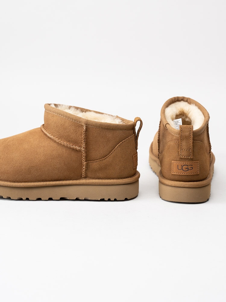 UGG - W Classic Ultra Mini - Ljusbruna ullfodrade vinterboots i mocka