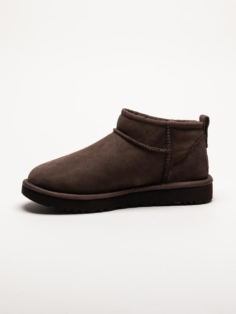 UGG - W Classic Ultra Mini - Mörkbruna ullfodrade boots i mocka