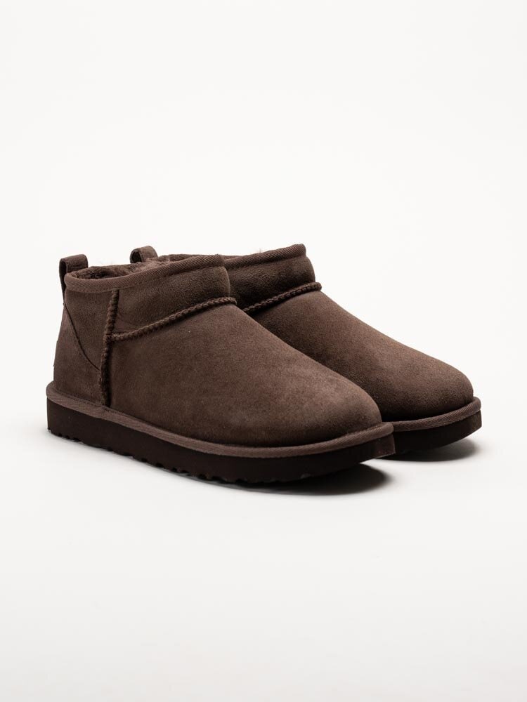 UGG - W Classic Ultra Mini - Mörkbruna ullfodrade boots i mocka