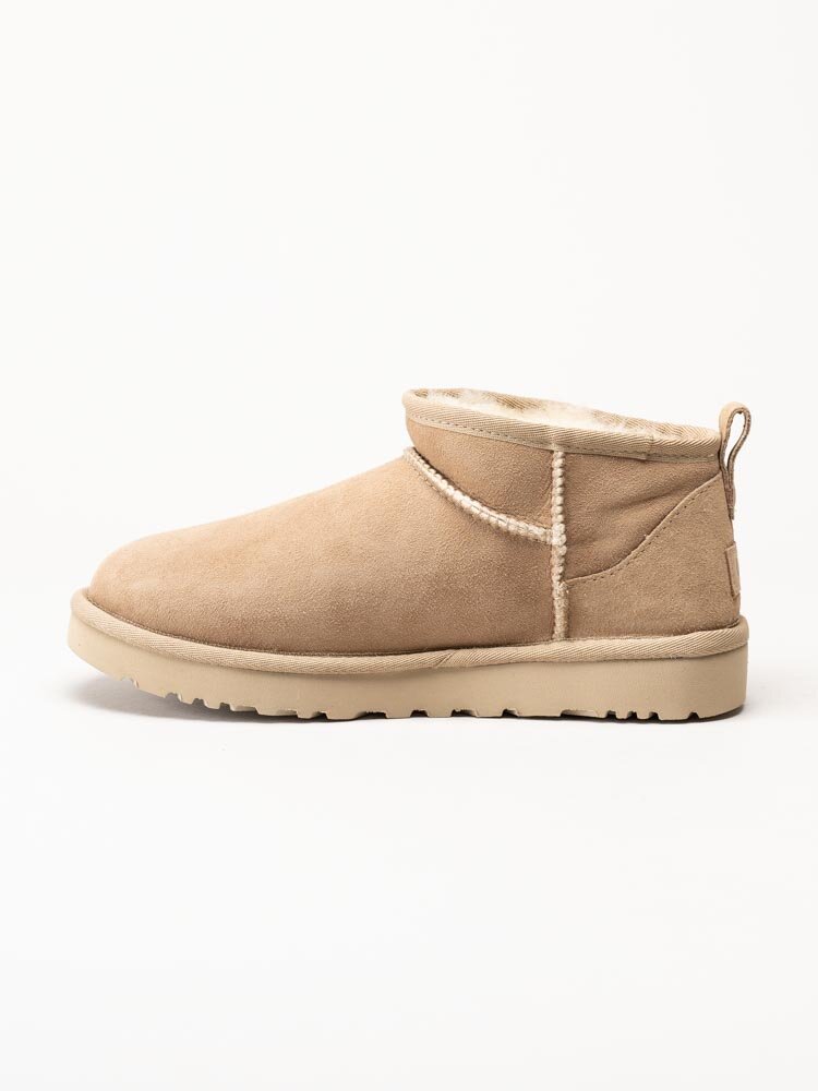 UGG - W Classic Ultra Mini - Beige ullfodrade vinterboots i mocka