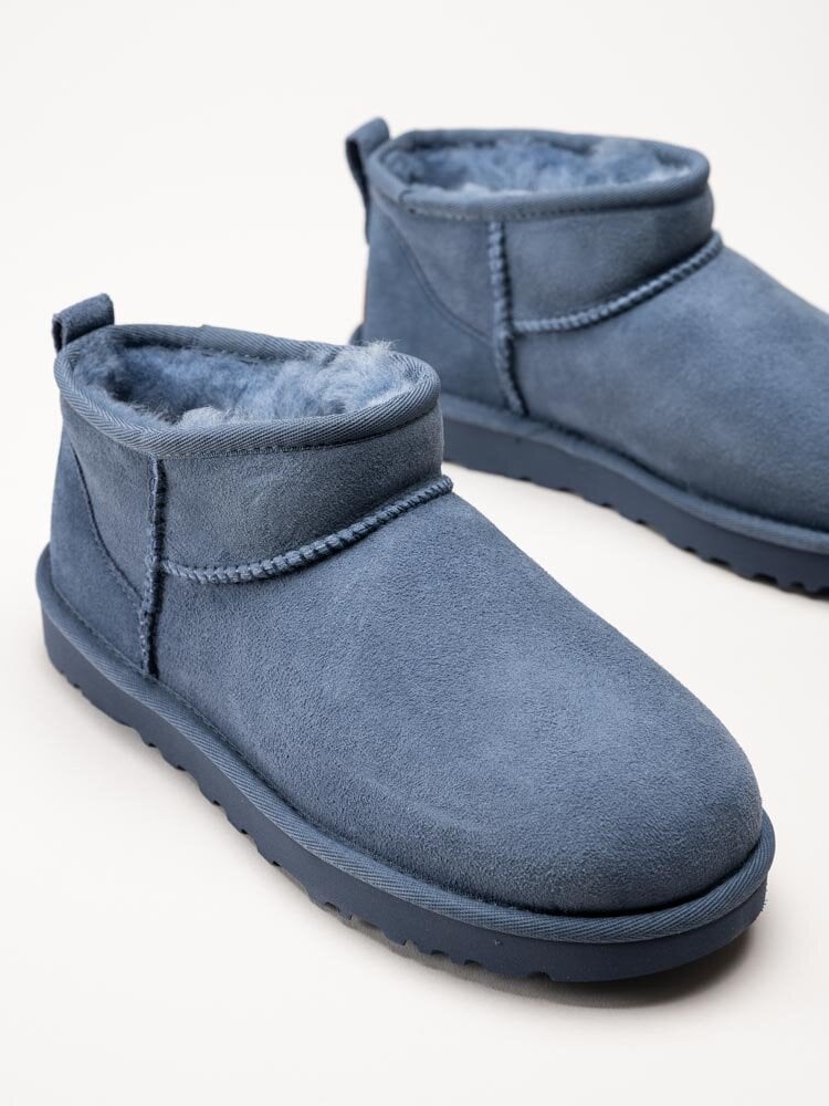 UGG - W Classic Ultra Mini - Blå ullfodrade boots i mocka