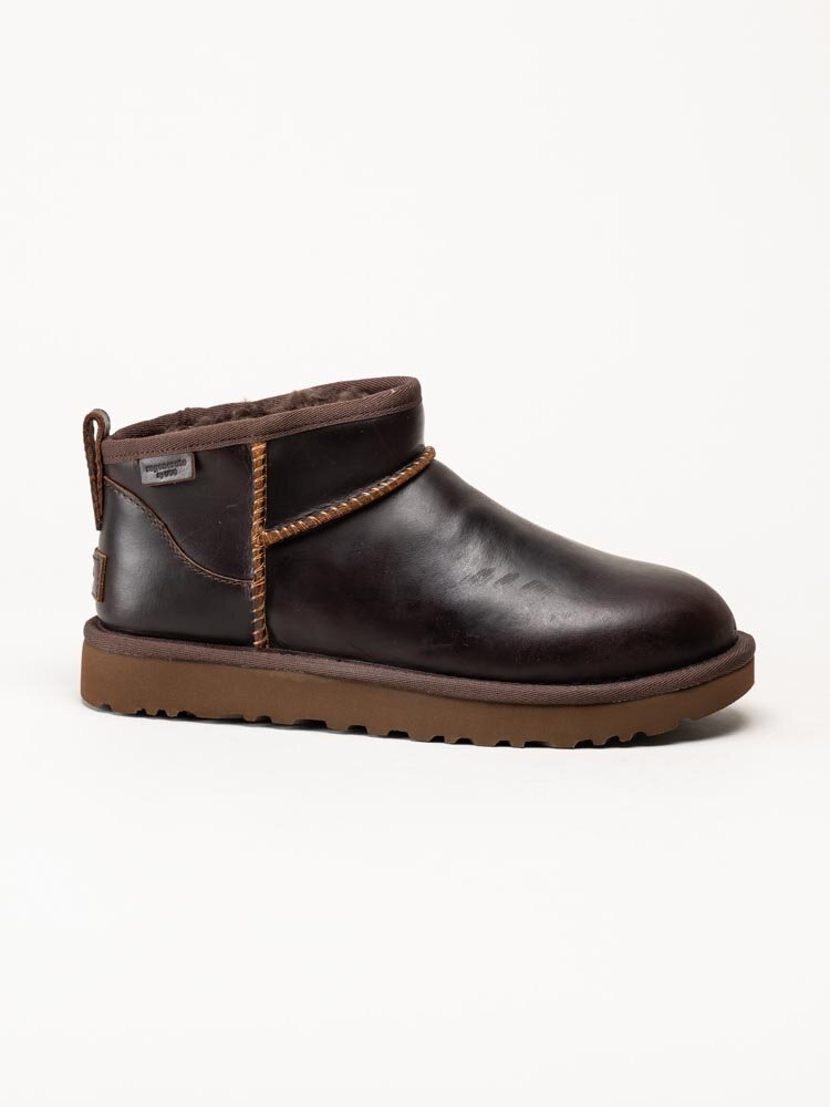 UGG - Classic Ultra Mini LTHR Regen - Bruna låga ullfodrade boots