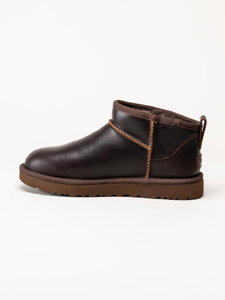 UGG - Classic Ultra Mini LTHR Regen - Bruna låga ullfodrade boots