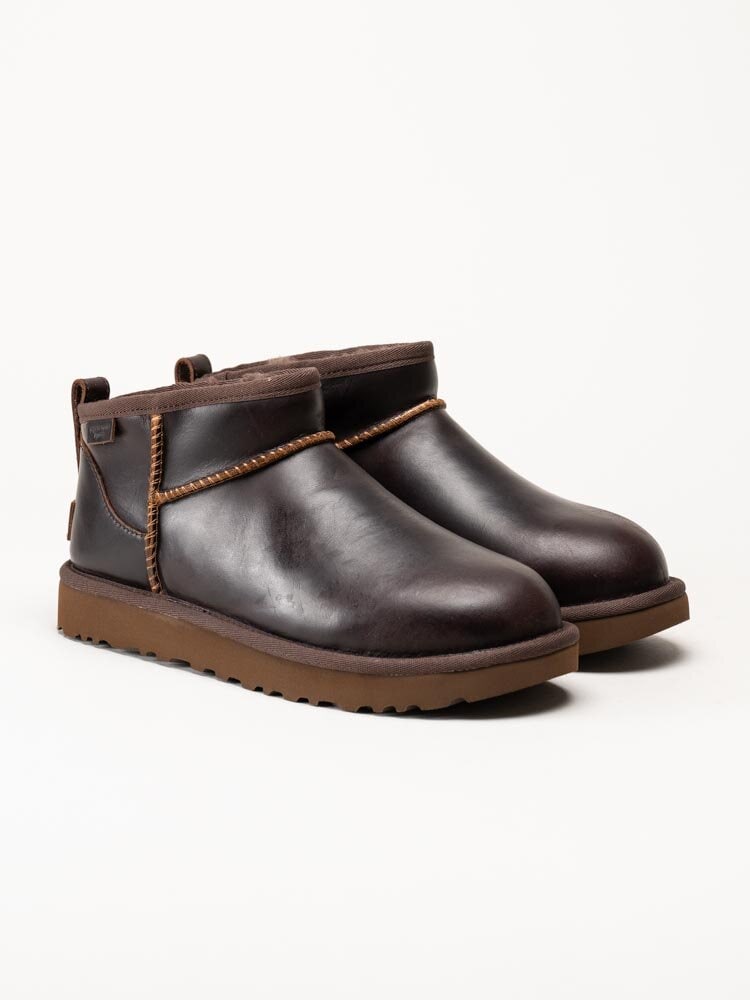 UGG - Classic Ultra Mini LTHR Regen - Bruna låga ullfodrade boots