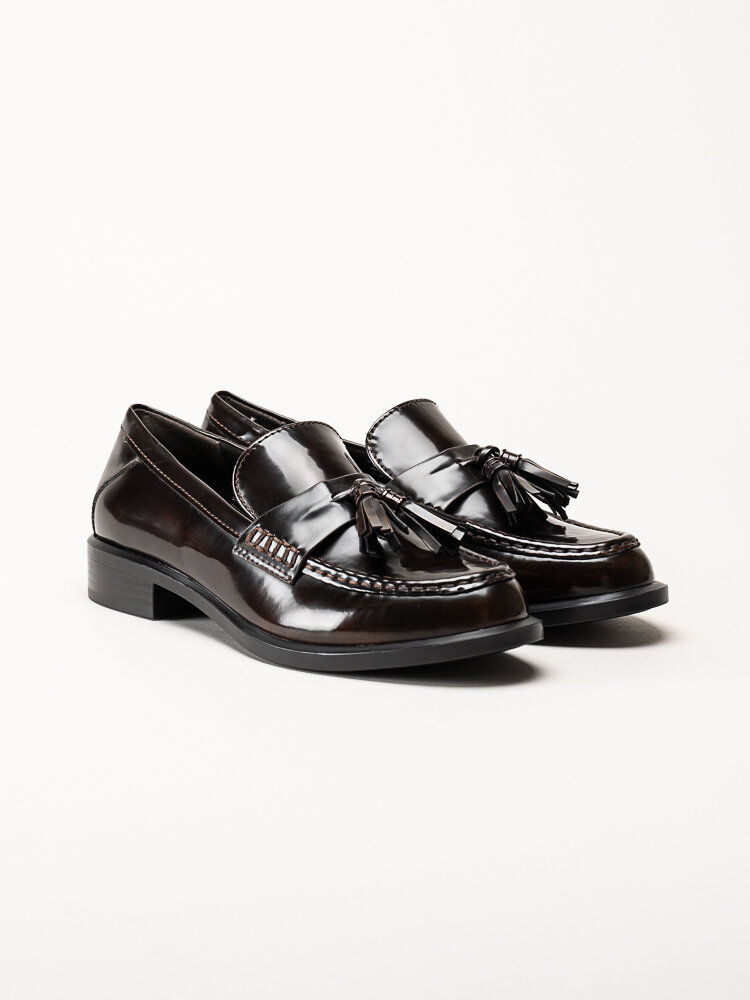 Tamaris - Mörkbruna loafers i lack