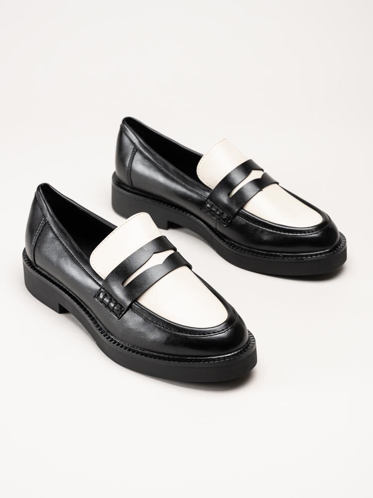 Marco Tozzi - Svartvita pennyloafers i skinnimitaiton