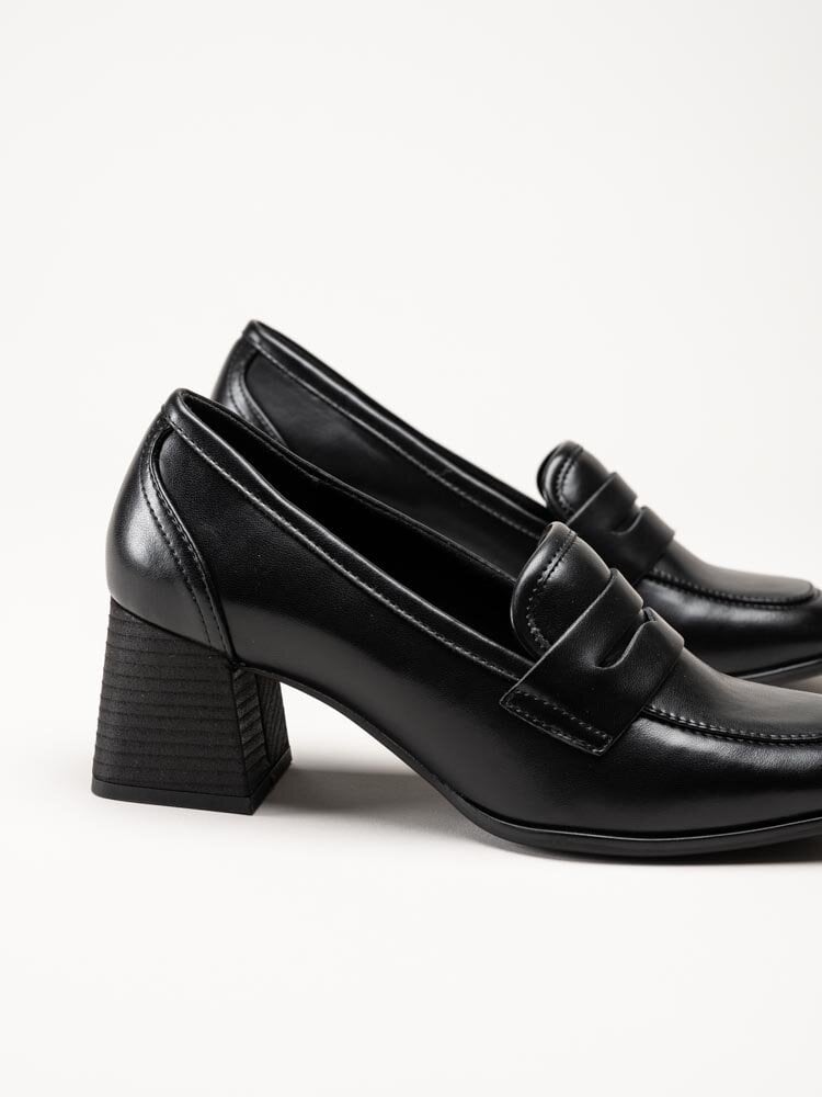 Marco Tozzi - Svarta klackloafers i skinnimitation