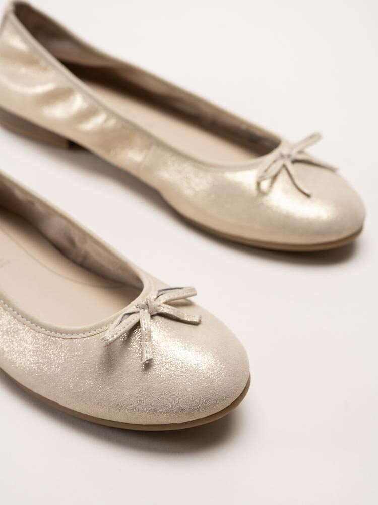 Tamaris - Guldskimrande ballerinaskor i nubuck