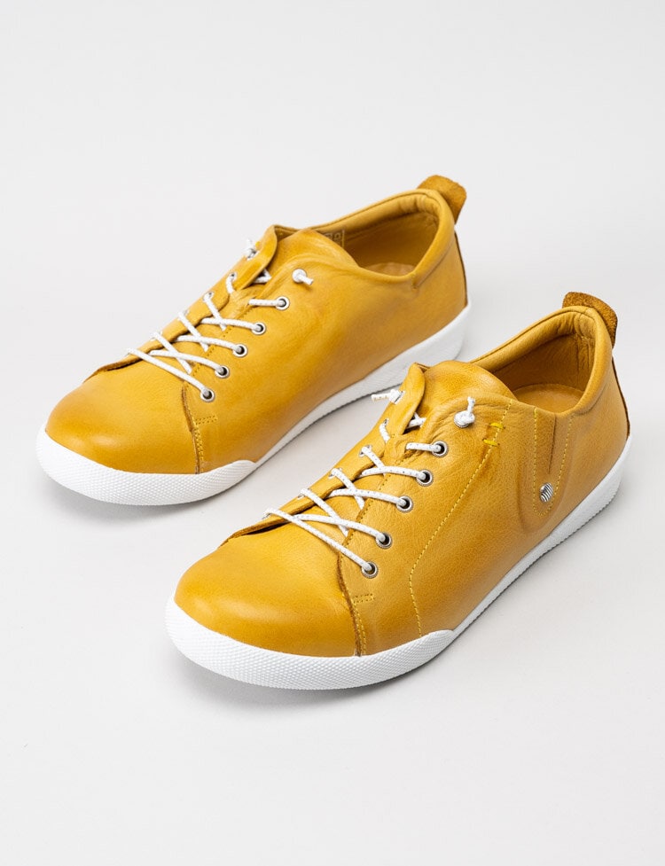 Charlotte of Sweden - Gula sneakers i skinn