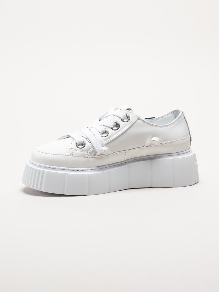 Inuikii - Leather Matilda low - Vita platåsneakers i skinn