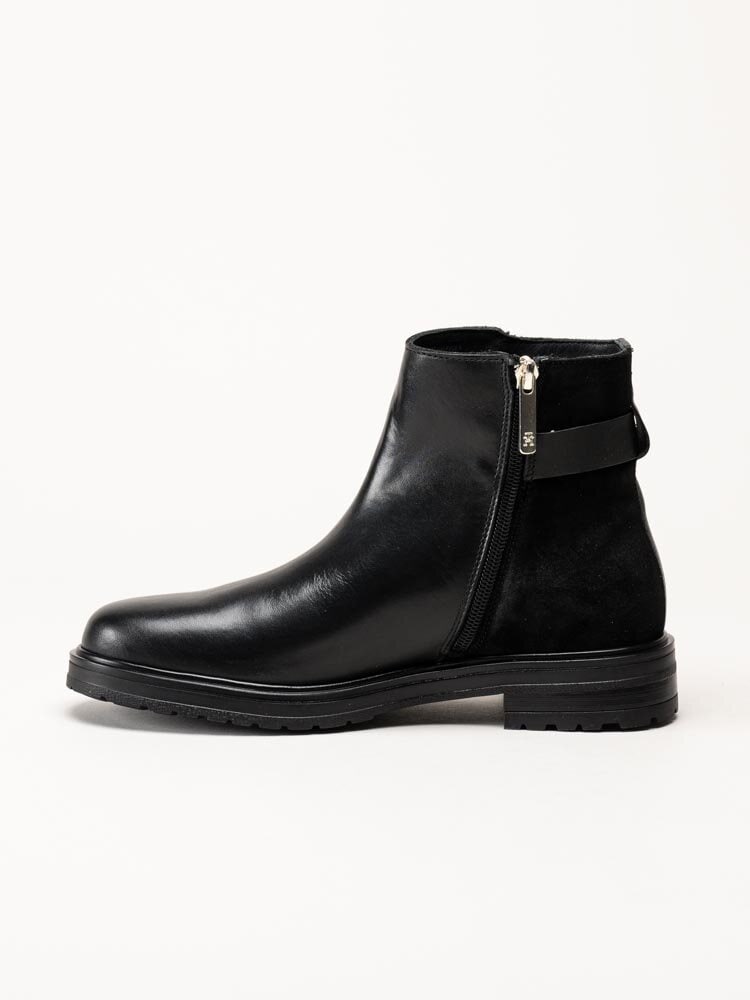 Tommy Hilfiger - Astrid 13C - Svarta boots i skinn och mocka