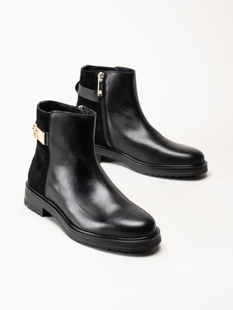 Tommy Hilfiger - Astrid 13C - Svarta boots i skinn och mocka