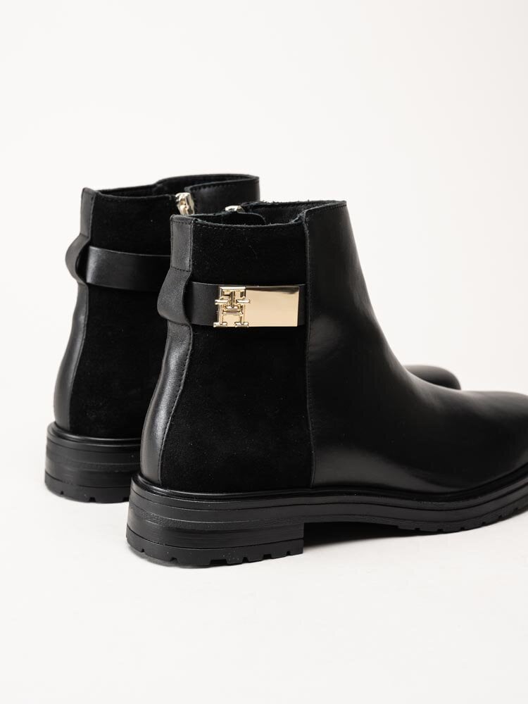 Tommy Hilfiger - Astrid 13C - Svarta boots i skinn och mocka