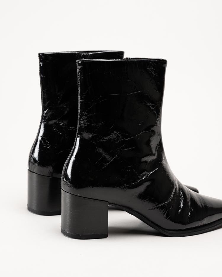 Vagabond - Giselle - Svarta boots i lackskinn