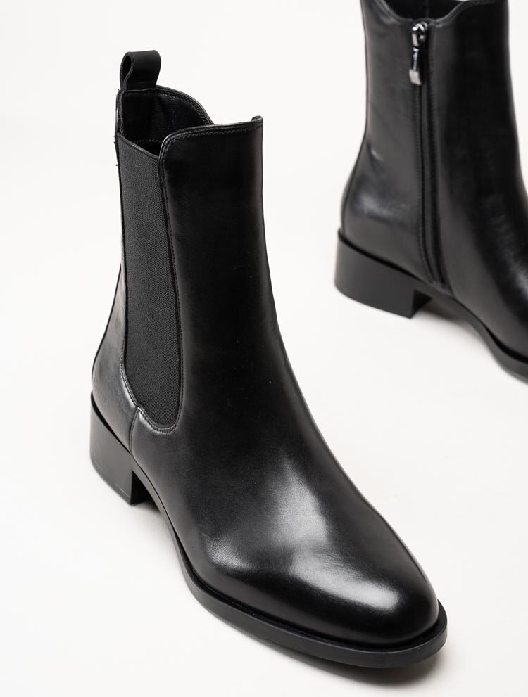 Tamaris - Svarta chelsea boots i skinn