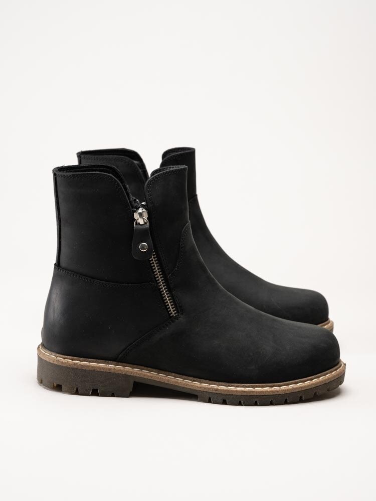 Charlotte of Sweden - Svarta boots i nubuck