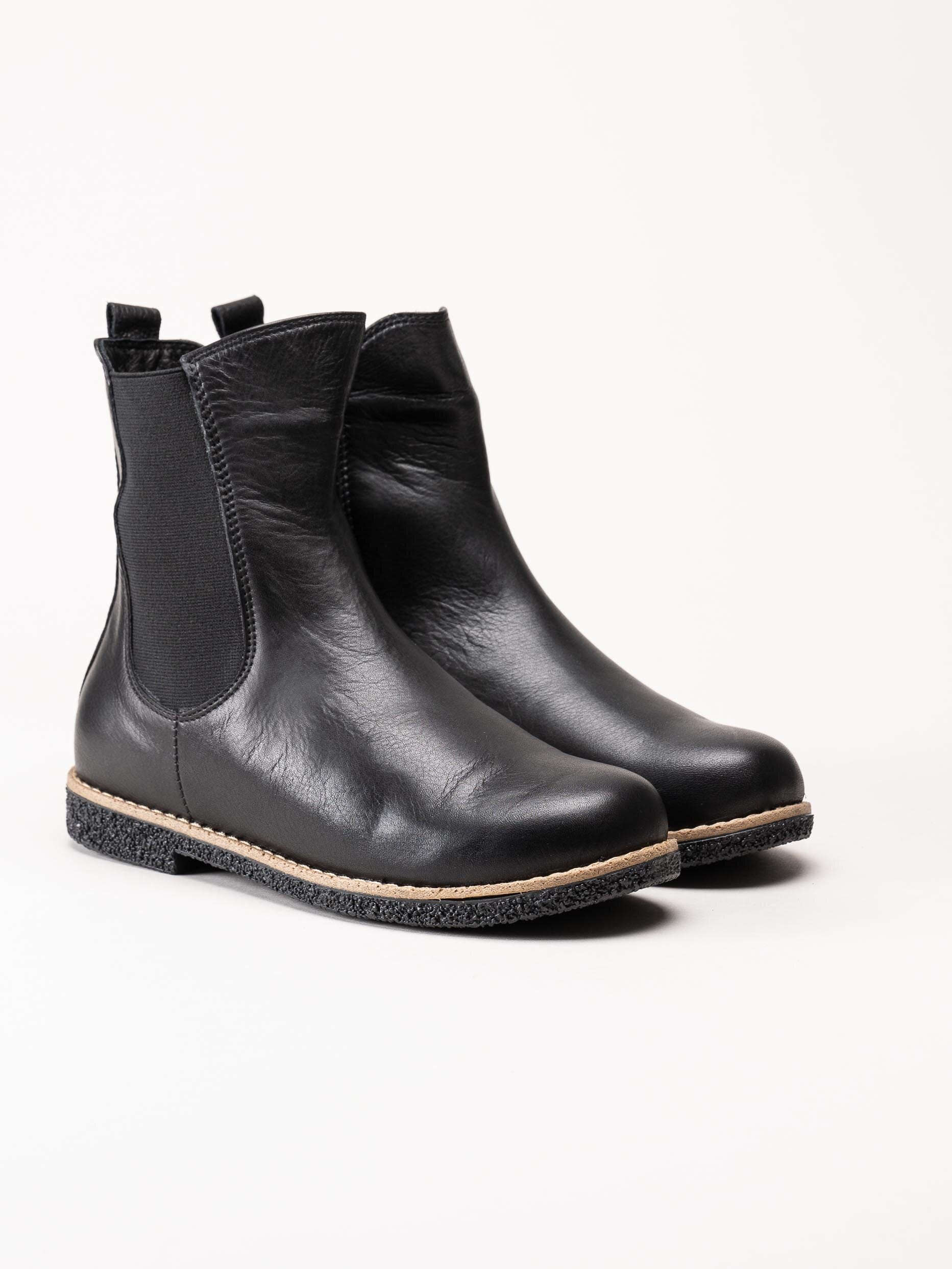 Charlotte of Sweden - Svarta chelsea boots i skinn