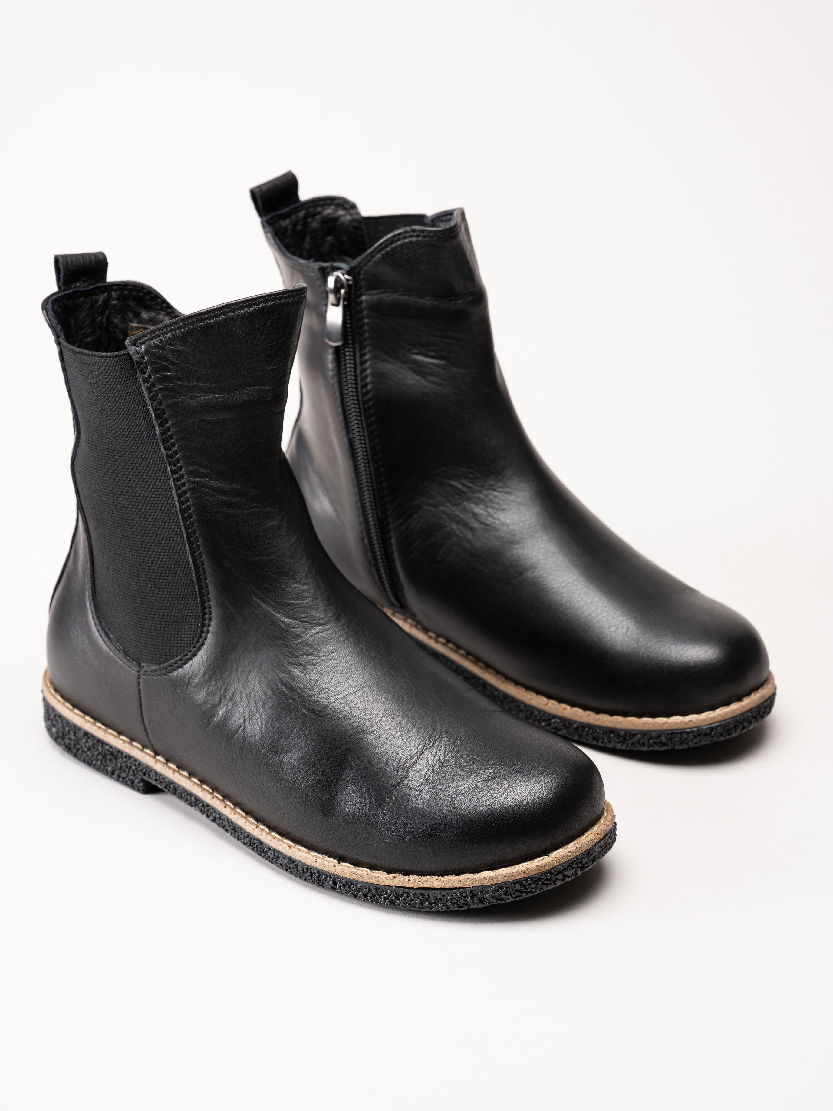 Charlotte of Sweden - Svarta chelsea boots i skinn