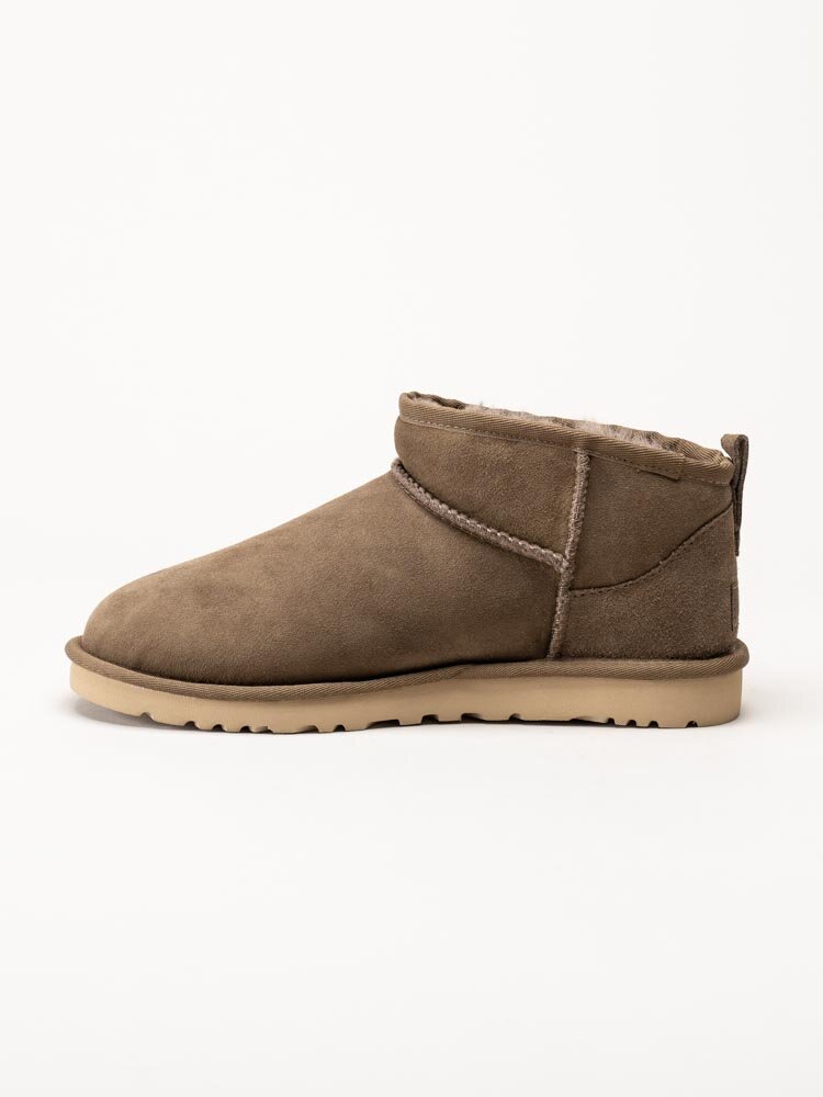 UGG - M Classic Ultra Mini - Bruna låga vinterboots i mocka