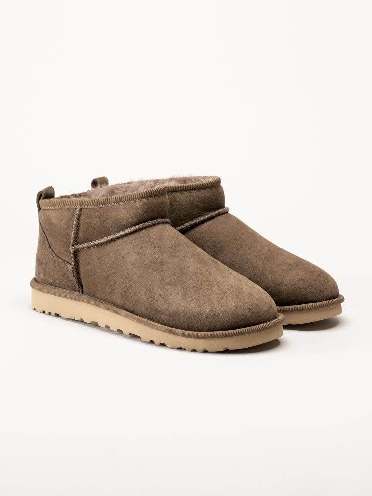 UGG - M Classic Ultra Mini - Bruna låga vinterboots i mocka