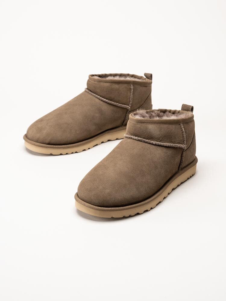 UGG - M Classic Ultra Mini - Bruna låga vinterboots i mocka